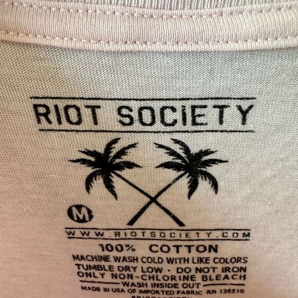 5 for $45 NWT Riot Society Tshirt Shirt Man Size M Pink - Picture 6 of 8